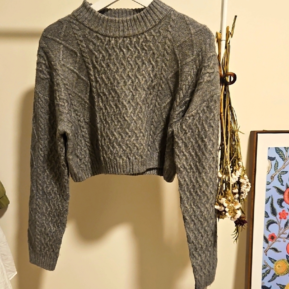 H&M Cropped Cable Knit Sweater